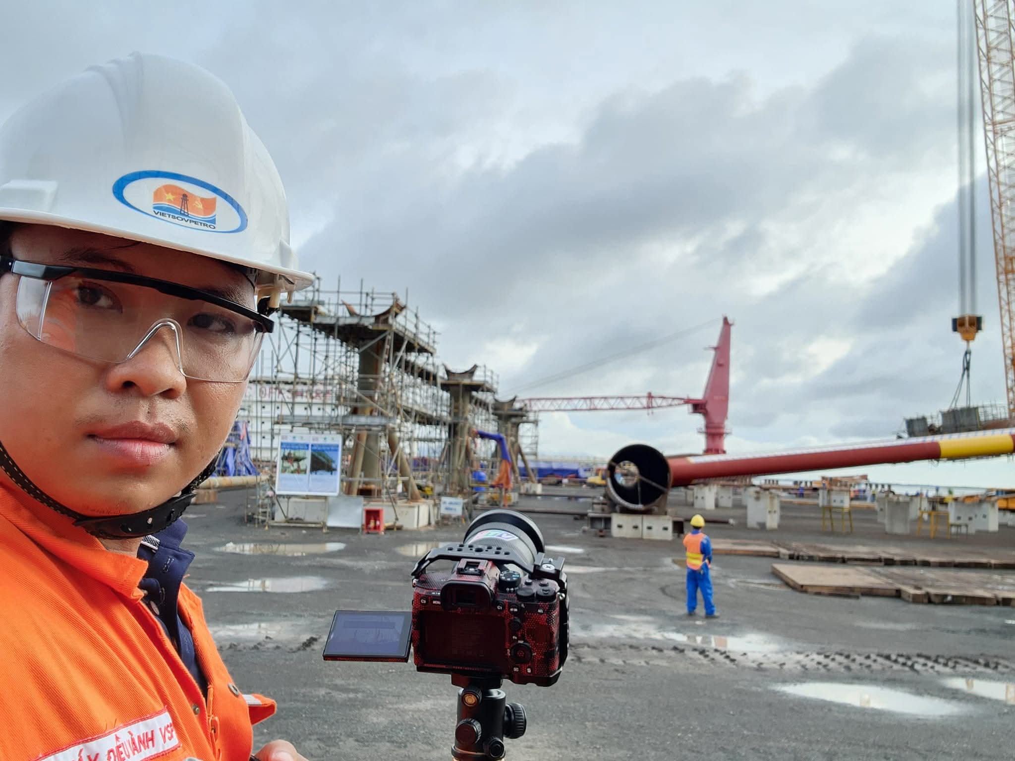 Behind the scenes — quay phim công nghiệp tại công trường Vietsovpetro